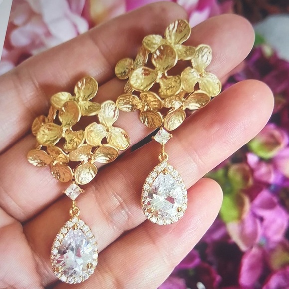 Floral Bridal Earrings - Picture 3 of 4